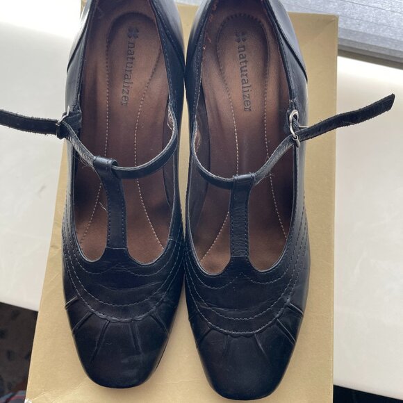 Naturalizer: Leather, Black and Retro Mary Jane Pump - Picture 1 of 5